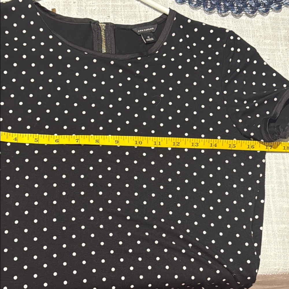 Ann Taylor Black & White Polka Dot Fitted Short Sleeve Tee - Picture 4 of 5
